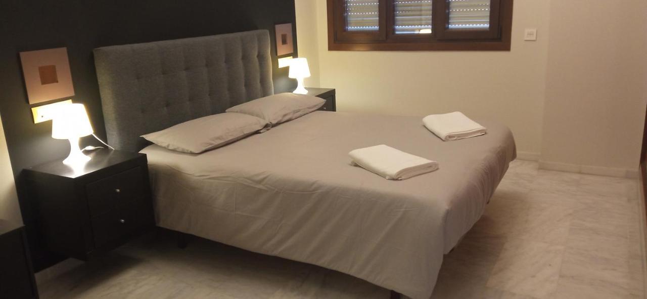 Fibes Lux Sevilla Este. Екстериор снимка